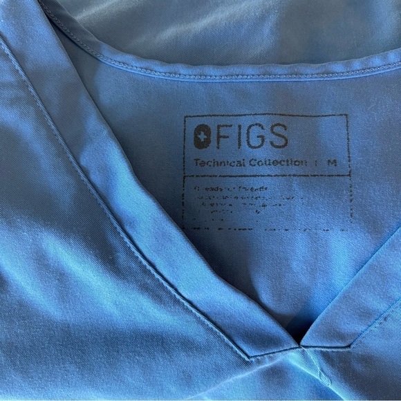 FIGS Technical Collection Scrub V Neck top Pocket Shirt Blue Women's medium - Picture 2 of 10